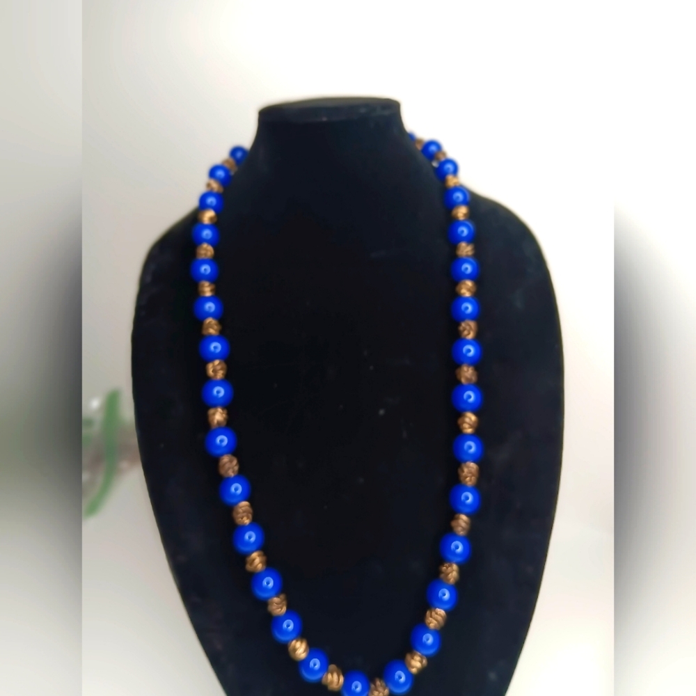 Elegant Blue and Gold Tone Beaded Necklace